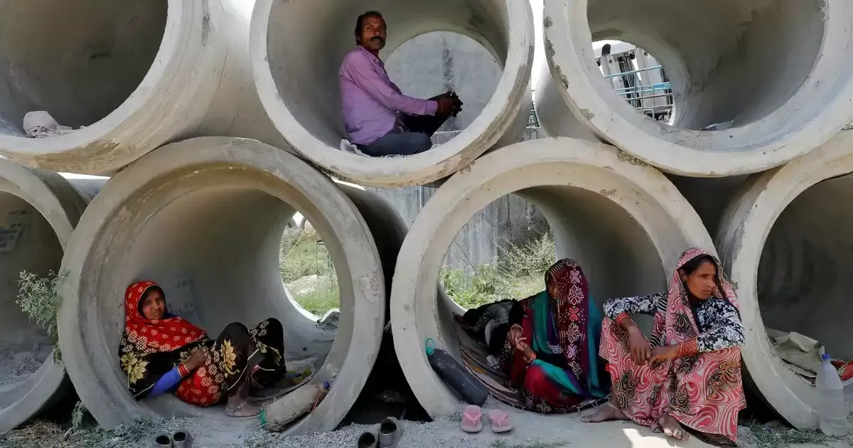 श्रमिकों की सुध