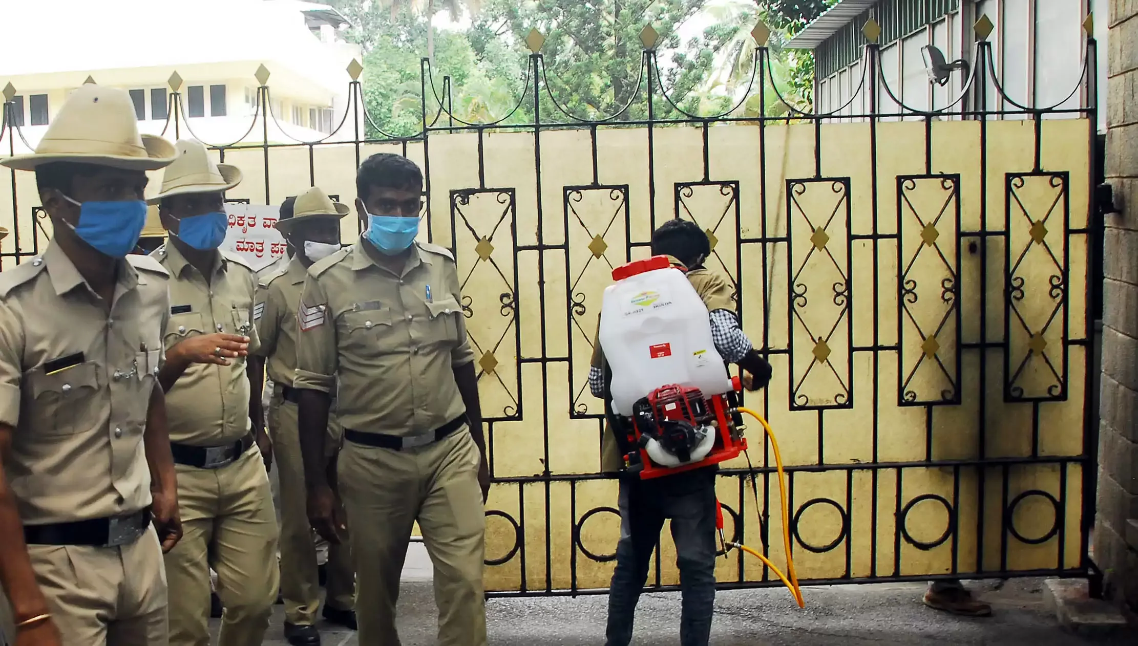 मुख्यमंत्री के आवास कार्यालय तक पहुंचा कोविड-19 विषाणु