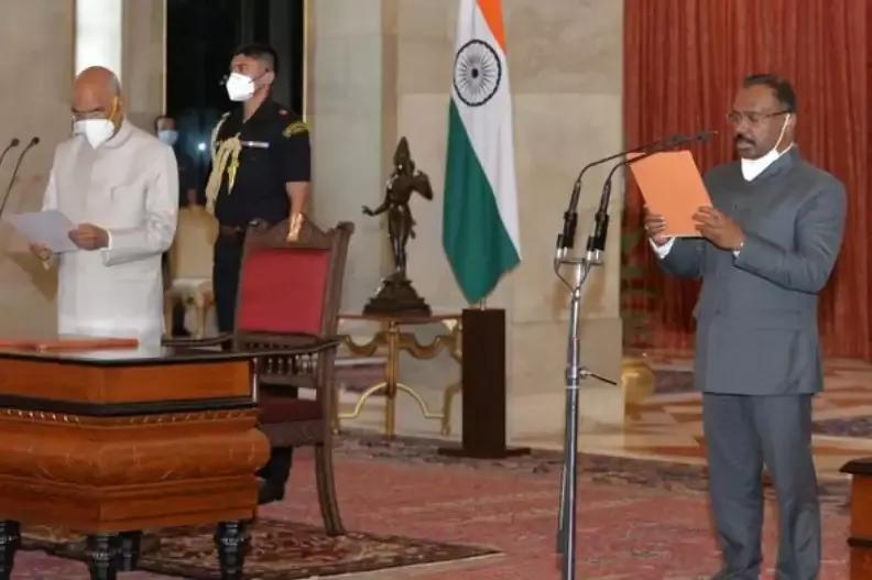 गिरीश चंद्र मुर्मू ने कैग के पद की शपथ ली