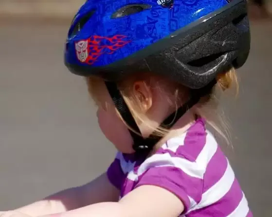 कर्नाटक: दोपहिया वाहन की सवारी के दौरान 4 साल से ज्यादा उम्र के बच्चों के लिए हेलमेट अनिवार्य