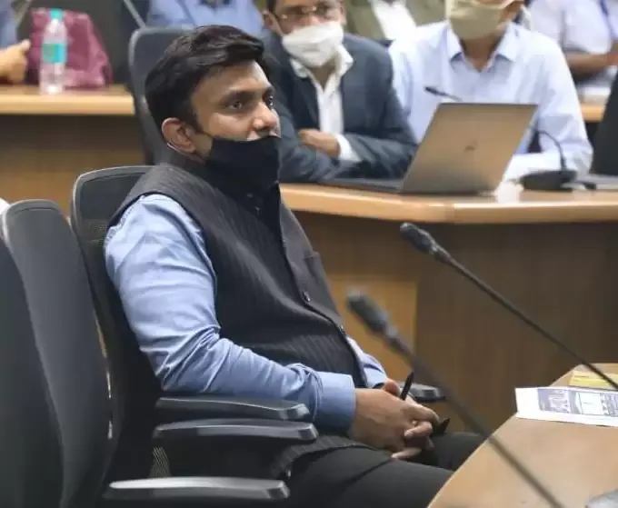 ब्रिटेन से लौटे 199 लोगों का गुरुवार रात तक पता लगा लिया जाएगा: सुधाकर