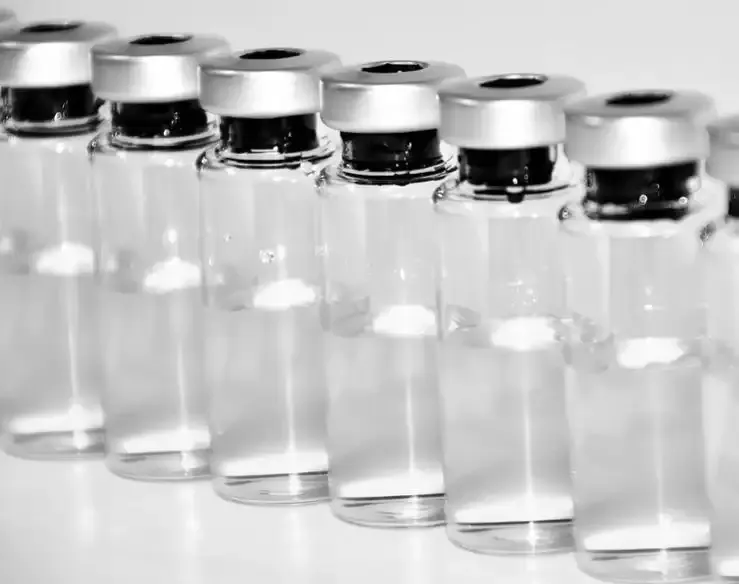 कोरोना: टीकाकरण को लेकर कई स्वास्थ्यकर्मी असमंजस में