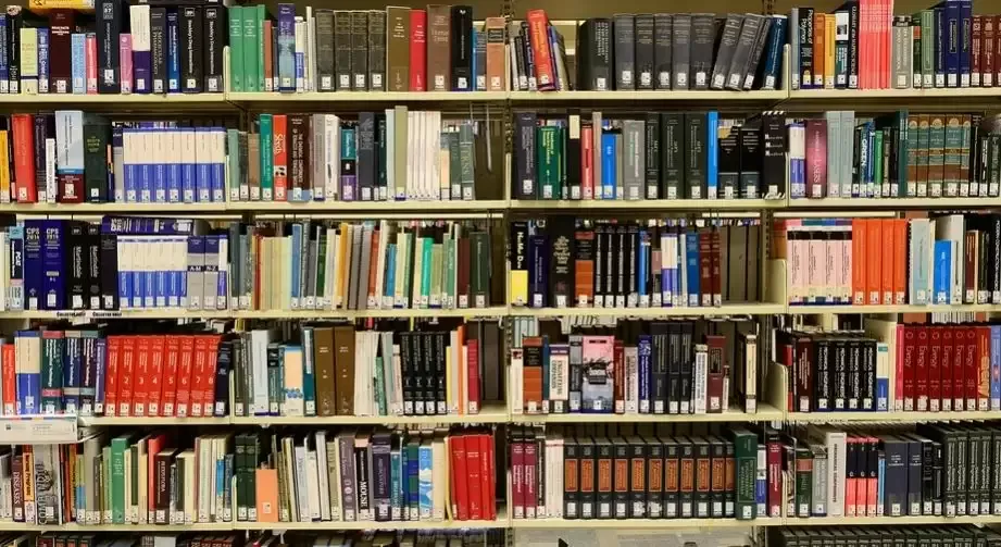 चेन्नई: कॉलेज विद्यार्थियों को निशुल्क किताबें उपलब्ध करा रहा यह बुक बैंक