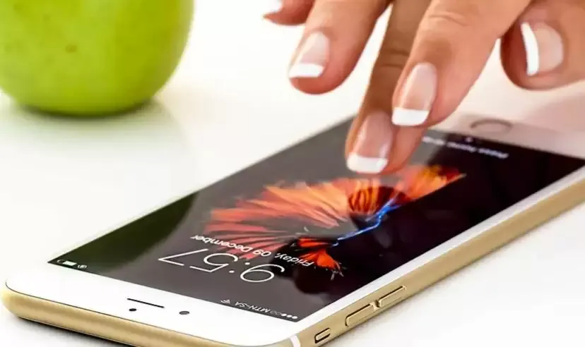 महंगे होंगे मोबाइल फोन, सरकार ने पुर्जों, चार्जर पर आयात शुल्क बढ़ाया