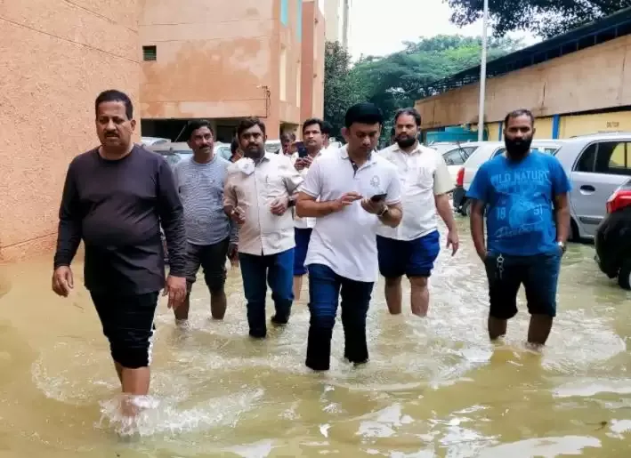 बेंगलूरु: विधायक विश्वनाथ व बीबीएमपी के मुख्य आयुक्त ने केंद्रीय विहार अपार्टमेंट का दौरा किया