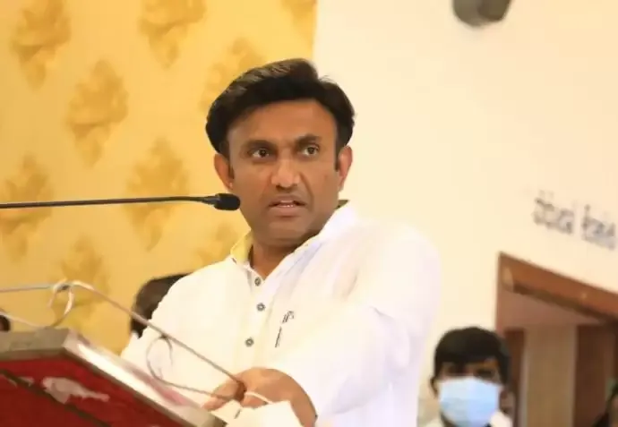 कर्नाटक में 100 प्रतिशत पात्र आबादी को कोविड टीके की पहली खुराक लगी: स्वास्थ्य मंत्री