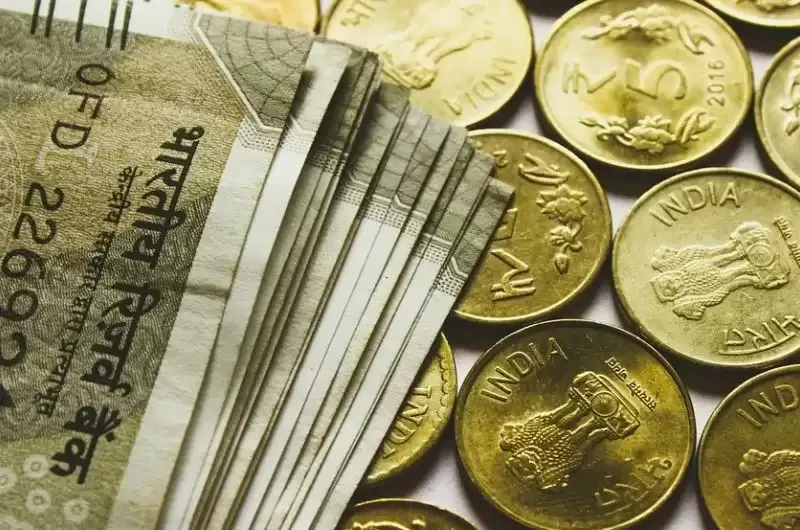 आयकर दरों में बदलाव नहीं, मध्यम वर्ग की ‘मानक कटौती’ में वृद्धि की उम्मीद भी नहीं हुई पूरी