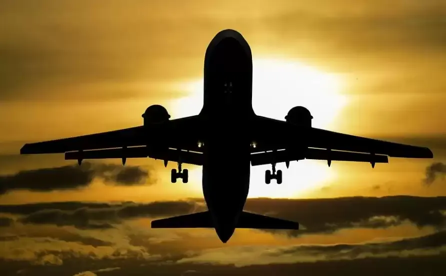 यूक्रेन से भारत लौटे तो छलके आंसू, छात्रा बोली- खुशी है कि सरकार हमें सुरक्षित ले आई