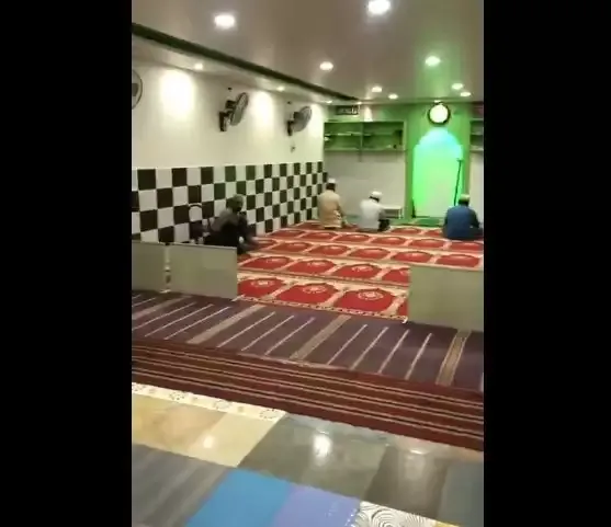 वायरल वीडियो का दावा: केएसआर रेलवे स्टेशन पर कुली विश्राम कक्ष को दे दिया मजहबी रूप