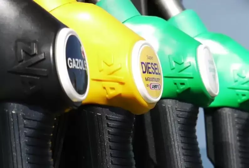 पेट्रोल, डीज़ल की कीमतों में एक बार फिर 80 पैसे प्रति लीटर की बढ़ोतरी