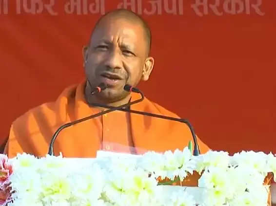 योगी के बुलडोजर का खौफ: 5 शराब माफिया ने थाने में आत्मसमर्पण किया, 4 निकले हिस्ट्रीशीटर