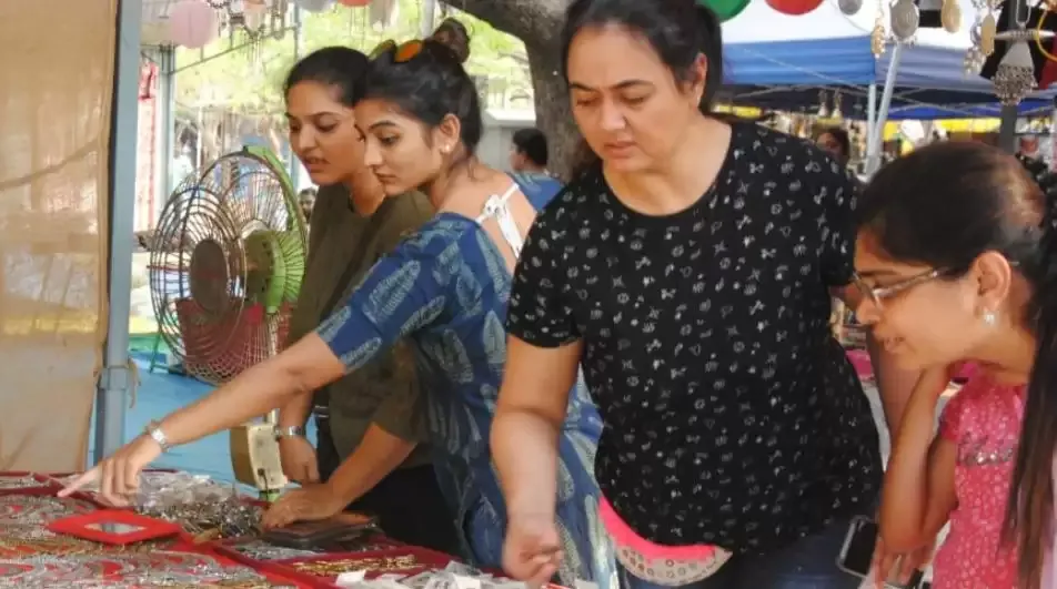 चेन्नई: ग्रेट इंडियन फ्ली की प्रदर्शनी व सेल में छाई रौनक