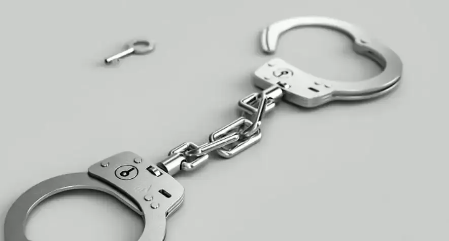 बारामूला में आतंकवादी का सहयोगी गिरफ्तार, हथियार और गोला-बारूद बरामद