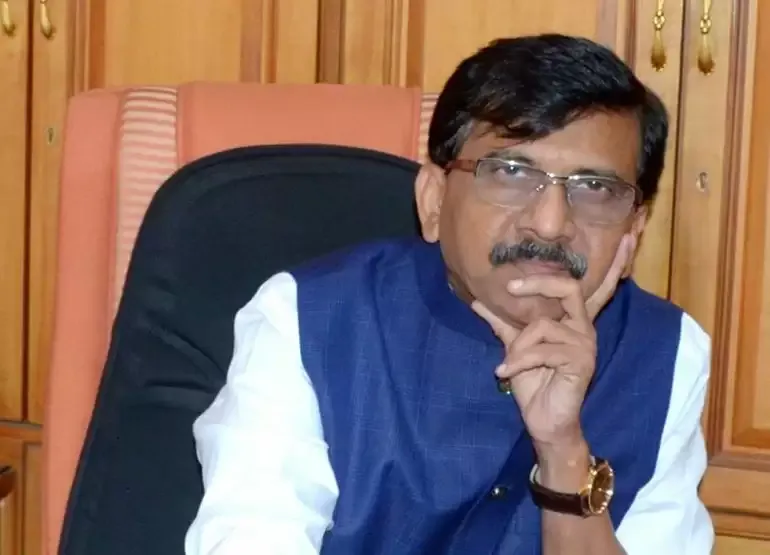 संजय राउत को जांच के लिए अस्पताल ले जाया गया