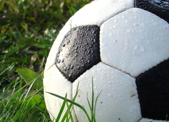 विवादों का विश्वकप: घूसखोरी समेत हज़ारों प्रवासी मज़दूरों की मौतों का मुद्दा गरमाया