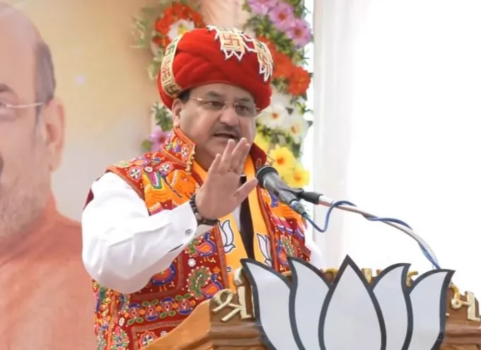 'वो' परिवारवाद लेकर आगे बढ़ते थे, हम विकास को आगे बढ़ा रहे हैं: नड्डा