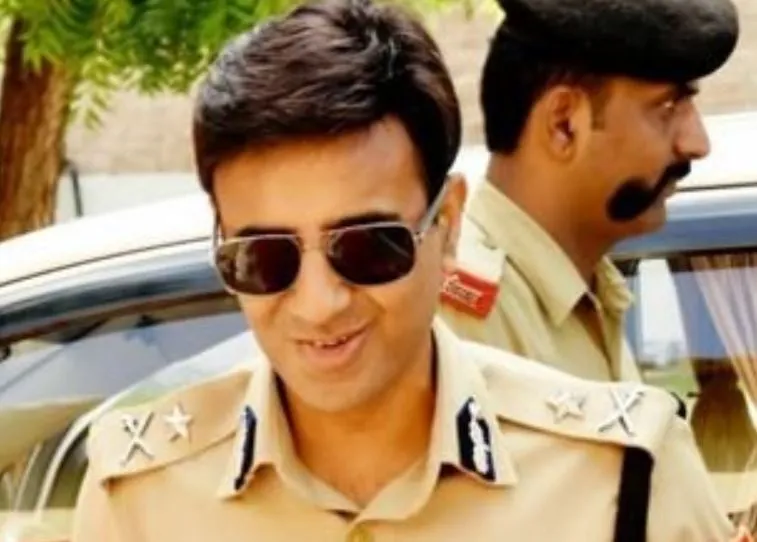 वेब सिरीज़ 'खाकी' से मशहूर हुए आईपीएस अधिकारी के खिलाफ भ्रष्टाचार को लेकर मामला दर्ज