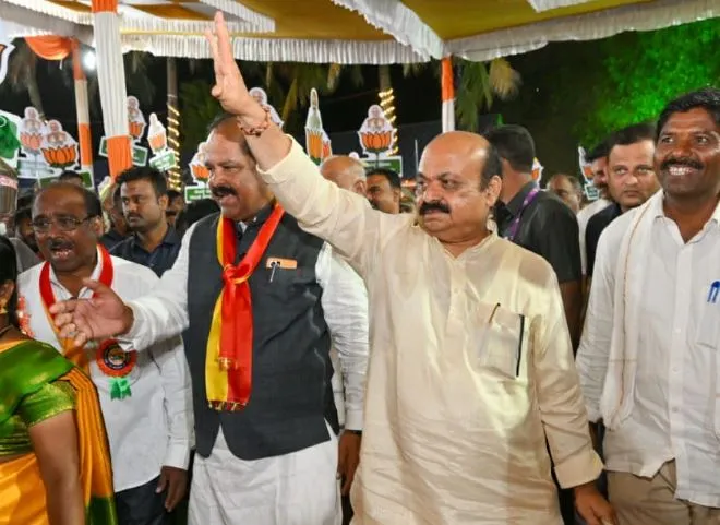 बोम्मई ने सीमा विवाद के बीच महाराष्ट्र के मुख्यमंत्री से मंत्रियों को बेलगावी नहीं भेजने के लिए कहा