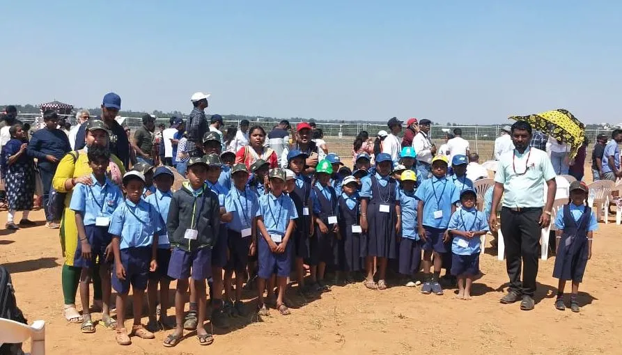 स्कूली बच्चों ने एयरो इंडिया शो में देखी वायुसेना की शक्ति, देशसेवा की ली प्रेरणा