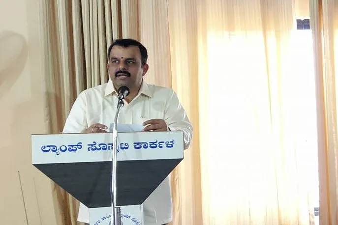 कर्नाटक सरकार की विभिन्न योजनाओं के लाभार्थियों का सम्मेलन 16 मार्च को: वी सुनील कुमार