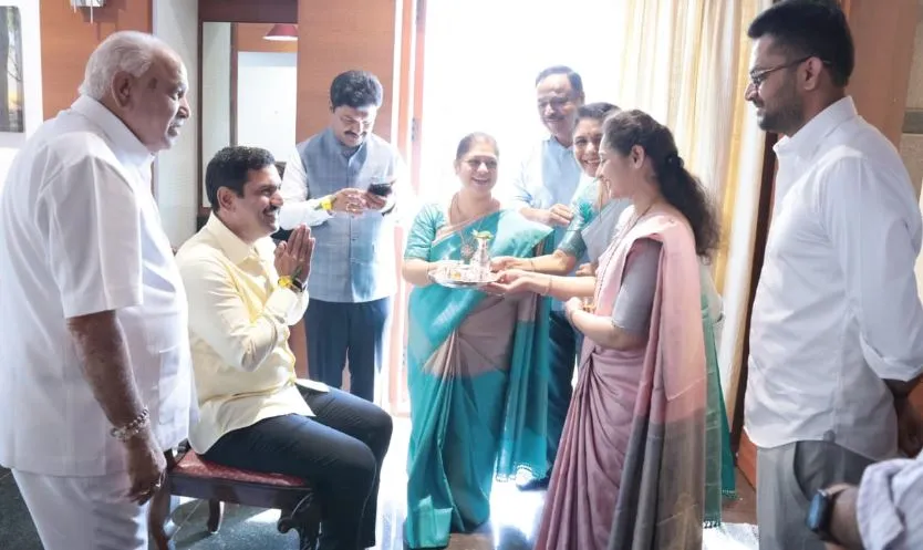 येडियुरप्पा के बेटे विजयेंद्र ने शिकारीपुरा से नामांकन दाखिल किया