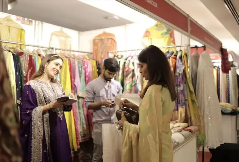 बेंगलूरु: हाई लाइफ प्रदर्शनी में छाया फैशन और कला का जलवा