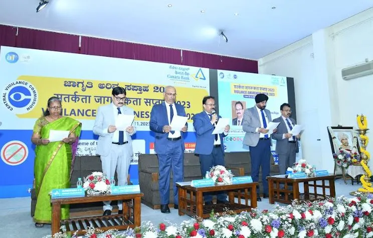 'भ्रष्टाचार को ना कहें, राष्ट्र के लिए प्रतिबद्ध रहें'