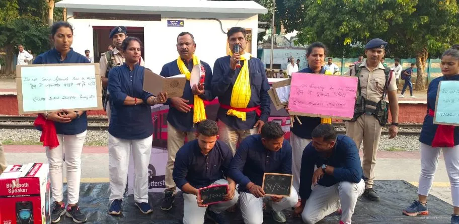 दपरे: ट्रेनों पर पथराव और उनमें ज्वलनशील चीजें ले जाने के खिलाफ अभियान शुरू किया