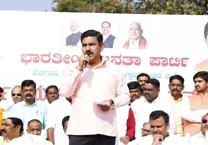 कर्नाटक: कांग्रेस के रात्रिभोज में अपने 3 विधायकों के शामिल होने को भाजपा ने गंभीरता से लिया