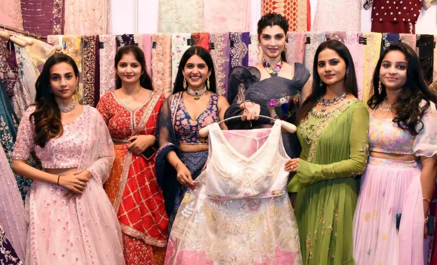 बेंगलूरु: बेहतरीन फैशन कलेक्शन के साथ सबको लुभा रही 'हाई लाइफ ब्राइड्स' प्रदर्शनी