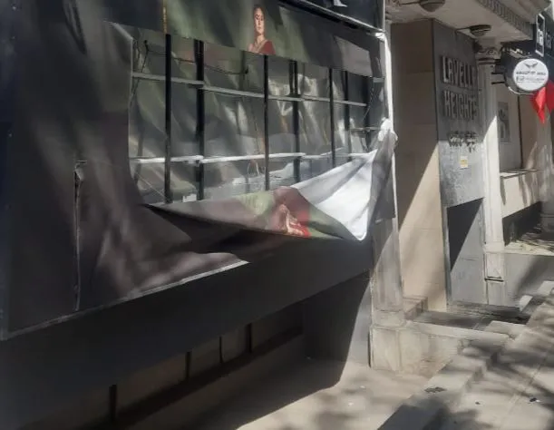 बेंगलूरु: कन्नड़ में नेमप्लेट और साइनबोर्ड लगाने की मांग को लेकर भारी विरोध प्रदर्शन