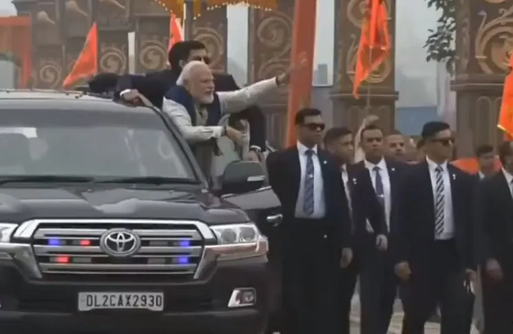 अयोध्या: मोदी ने रोड शो के बाद पुनर्विकसित रेलवे स्टेशन का उद्घाटन किया