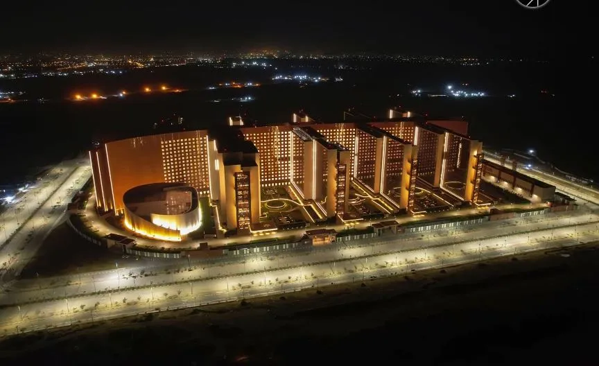 इन खूबियों के साथ बेमिसाल है 'सूरत डायमंड बोर्स', देश-दुनिया में छाएगी इसकी चमक