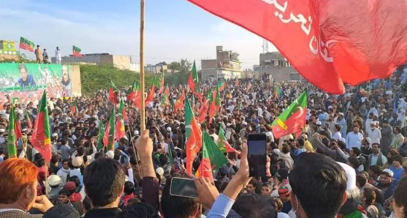 पाक: इमरान की पार्टी को बड़ा झटका, चुनाव चिह्न 'बल्ला' छीनने का आदेश बहाल