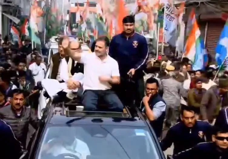 बिहार: राहुल गांधी ने कटिहार में रोड शो के साथ न्याय यात्रा फिर शुरू की