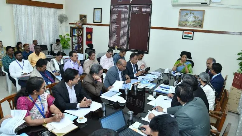 पीएमजेजेबीवाई और पीएमएसबीवाई योजनाओं के तहत पात्र आबादी को कवर करने की सलाह दी