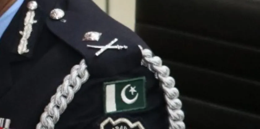 पाकिस्तान: आतंकियों ने तीन तरफ से घेरा, ढाई घंटे से ज्यादा की गोलीबारी ... 10 पुलिसकर्मियों की मौत