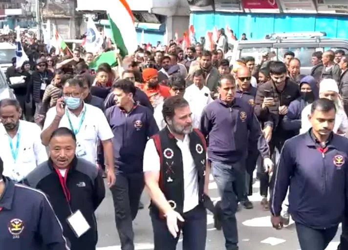 प. बंगाल: परीक्षा, प्रशासन की मनाही ... इन 'पाबंदियों' के बीच फिर शुरू हुई राहुल की 'न्याय यात्रा'