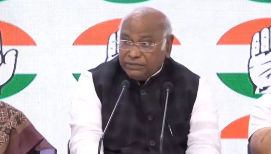 खरगे ने किया 'रोजगार क्रांति' का वादा, कहा- ऐसे बनाएंगे युवाओं का उज्ज्वल भविष्य