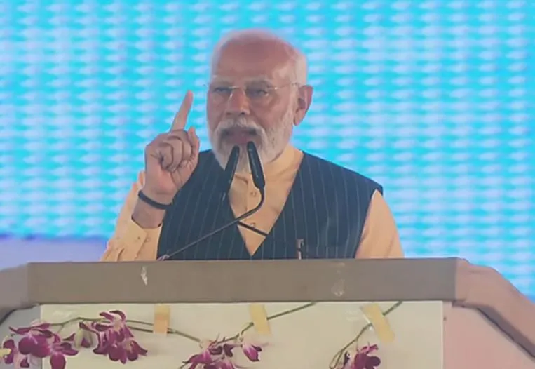 बिहार में विपक्ष पर मोदी का प्रहार- इंडि गठबंधन अभी भी 'लालटेन की लौ' के भरोसे है