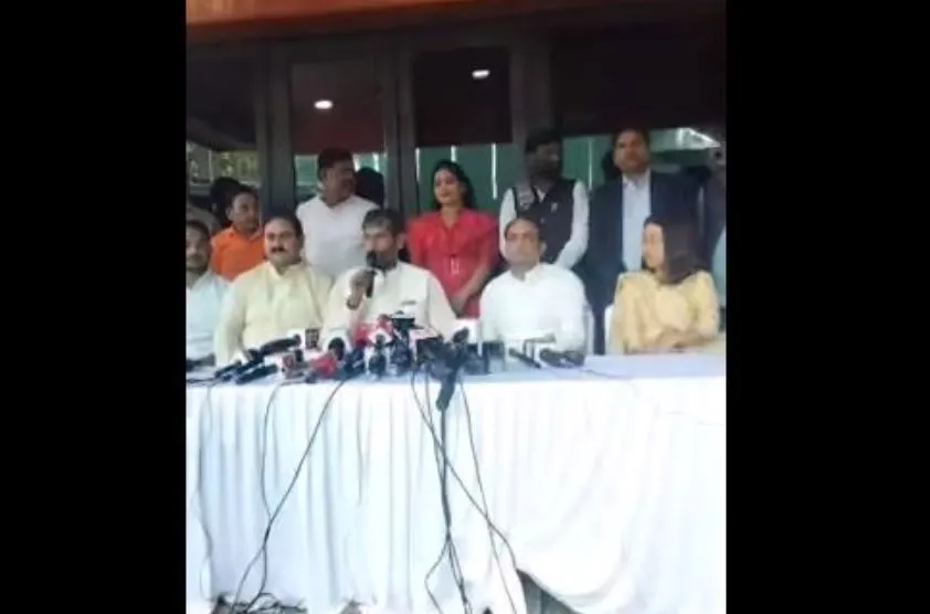 पशुपति कुमार पारस ने केंद्रीय मंत्री पद से इस्तीफा दिया