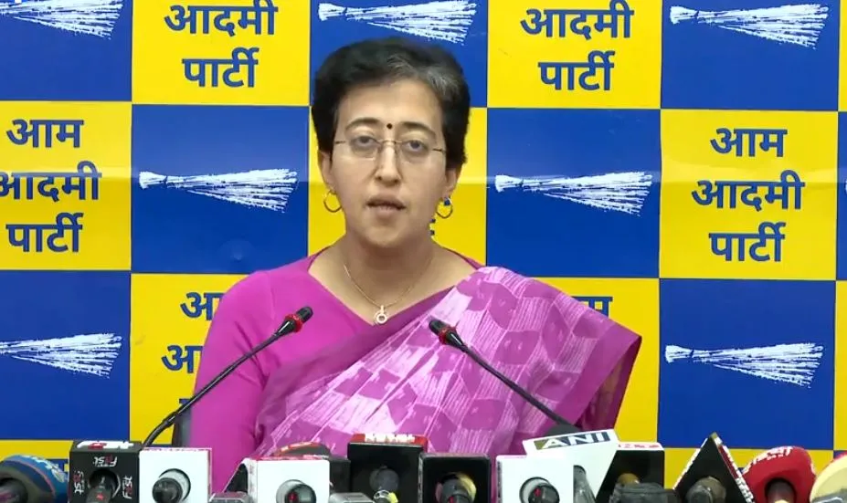 आतिशी का दावा: खुद समेत 'आप' के 4 नेताओं पर लटक रही गिरफ्तारी की तलवार!