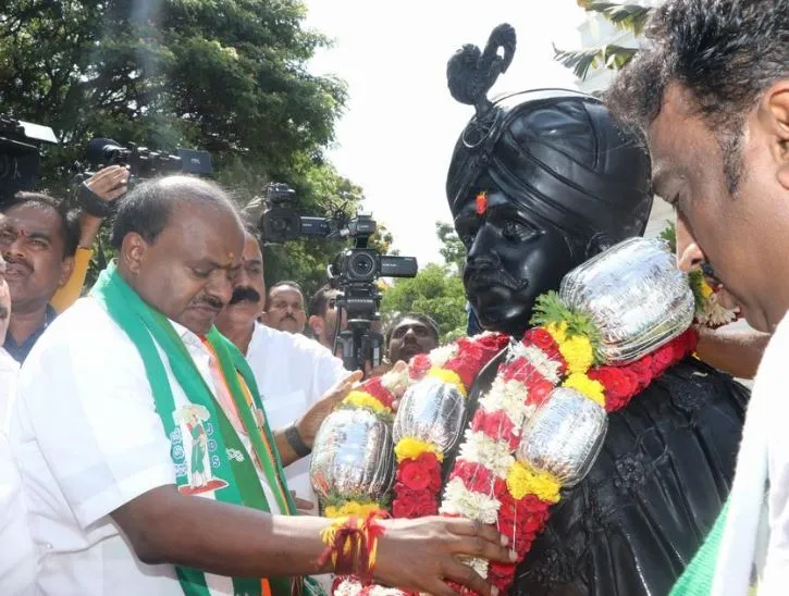 एचडी कुमारस्वामी ने लोकसभा चुनाव के लिए नामांकन दाखिल किया