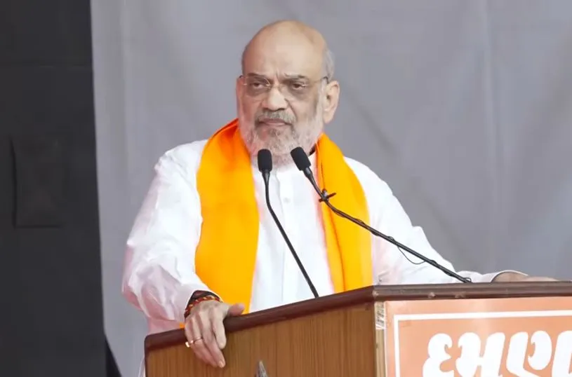 एक ओर गर्मियों में थाईलैंड जाने वाले राहुल हैं, दूसरी ओर बिना छुट्टी लिए देशसेवा करने वाले मोदी हैं: शाह 