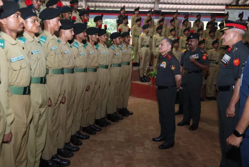 उत्कृष्टता के लिए प्रयास जारी रखें, साथियों के लिए रोल मॉडल बनें: सीडीएस जनरल चौहान