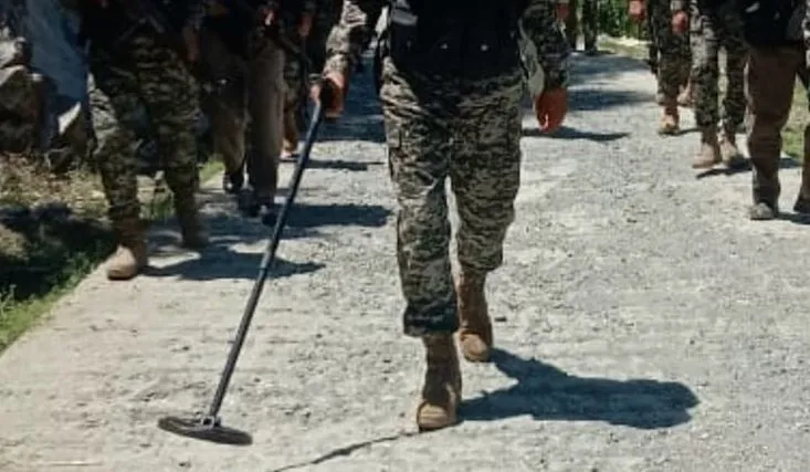 पाक: आतंकियों ने लड़कियों के स्कूल को बम से उड़ाया, दो हमलों में 7 सुरक्षाकर्मियों को मार गिराया