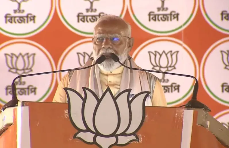 कांग्रेस-तृणकां एक ही सिक्के के दो पहलू, बंगाल में एक-दूसरे को गाली, दिल्ली में दोस्ती: मोदी