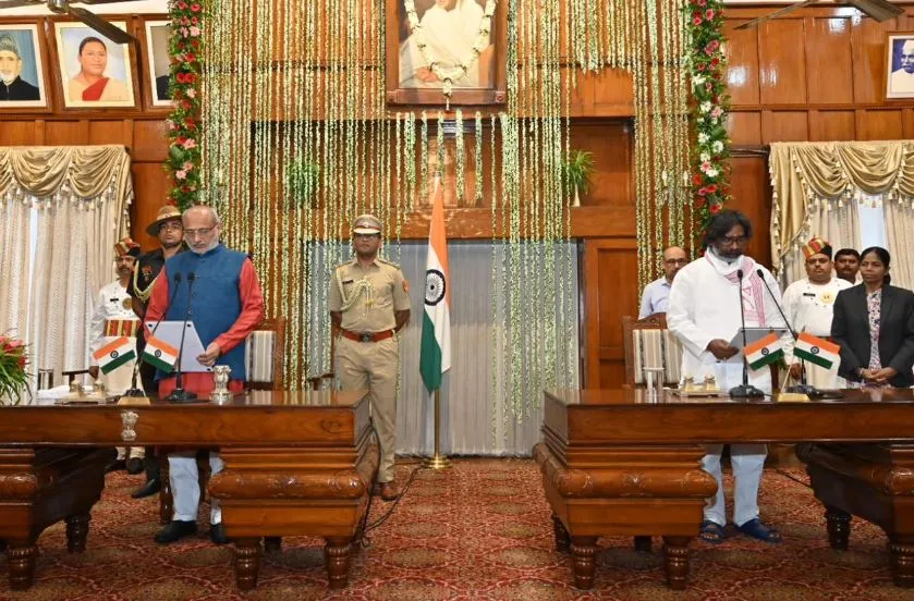 हेमंत सोरेन ने झारखंड के मुख्यमंत्री के रूप में शपथ ली