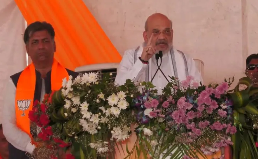 मोदी से डरता है पाक... गोली का जवाब गोले से दिया जाएगा: शाह