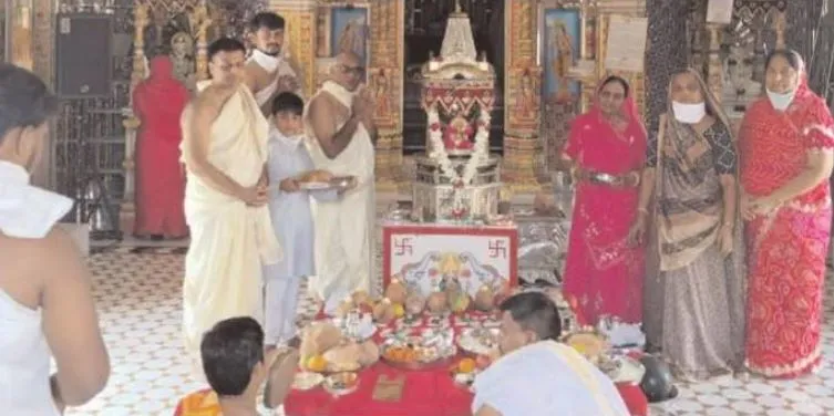 वासुपूज्य स्वामी जिनमंदिर पर धूमधाम से हुआ ध्वजारोहण
